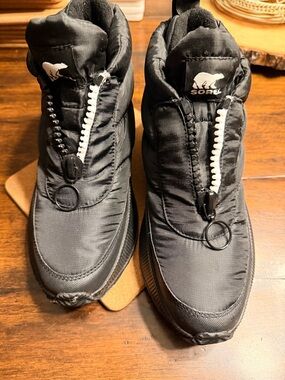 Sorel Women's Black Winter Zip-Front Boots